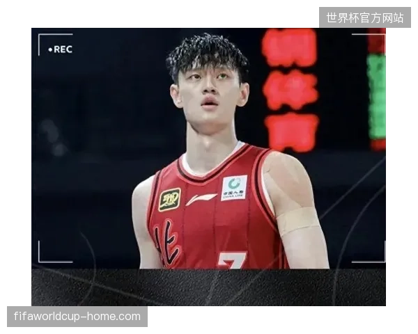 曾凡博镇守禁区难阻失利，北京队总比分1-3被上海队淘汰